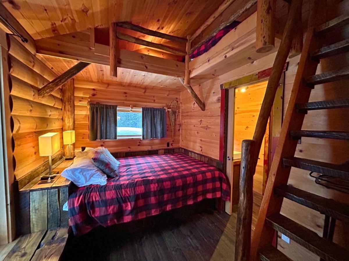 Husky - Chalets De Moh - Jacuzzi La Malbaie Esterno foto