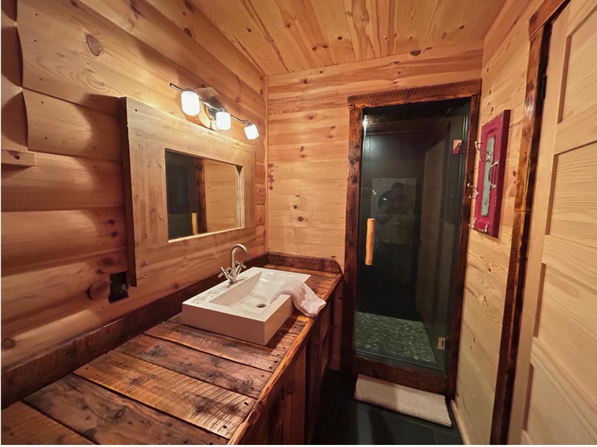 Husky - Chalets De Moh - Jacuzzi La Malbaie Esterno foto